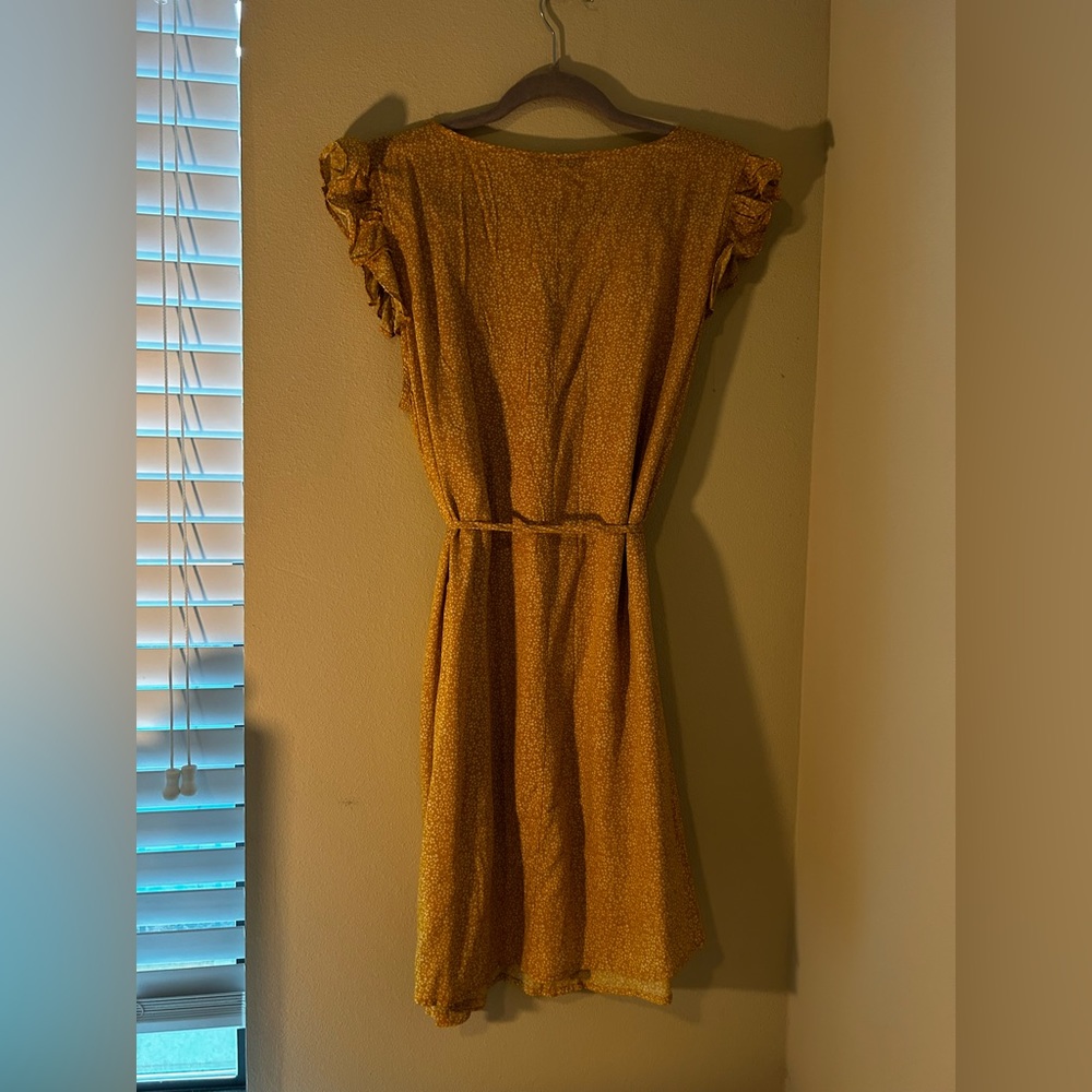 Lightweight golden yellow Flower summer dress - Picture 7 of 8
